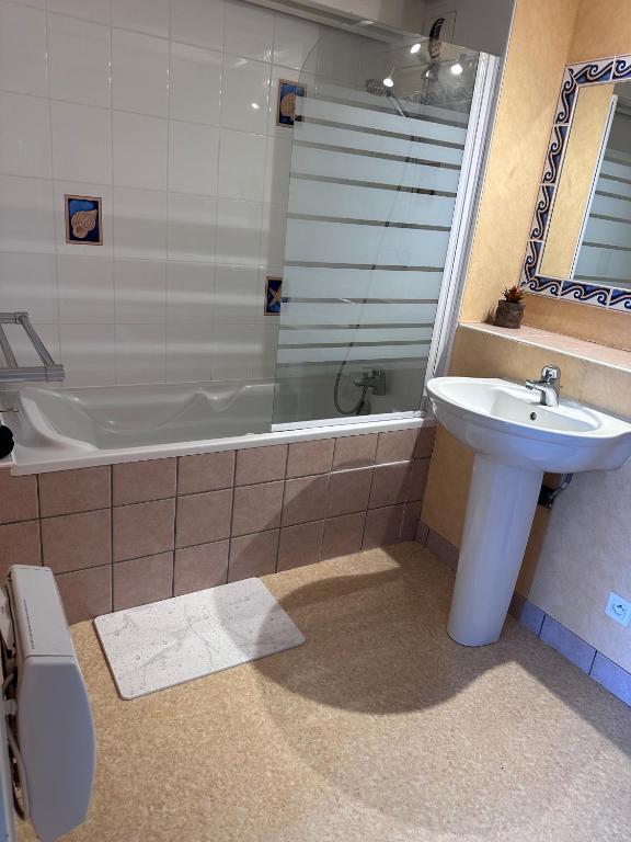 Salle de bains moderne appartement Le Croisic