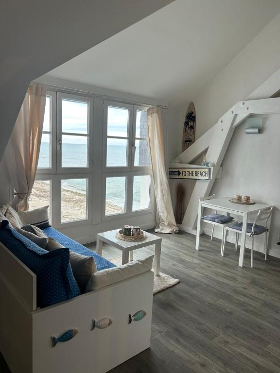 Salon lumineux appartement Monalisa Le Croisic