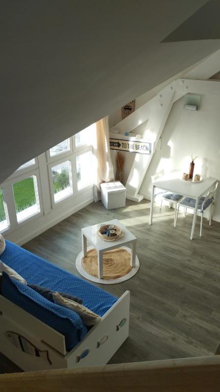 Vue salon cuisine appartement Le Croisic